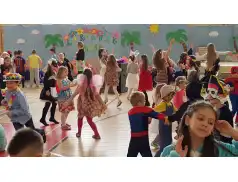 Bal karnawałowy w hawajskim stylu w pułtuskiej dwójce