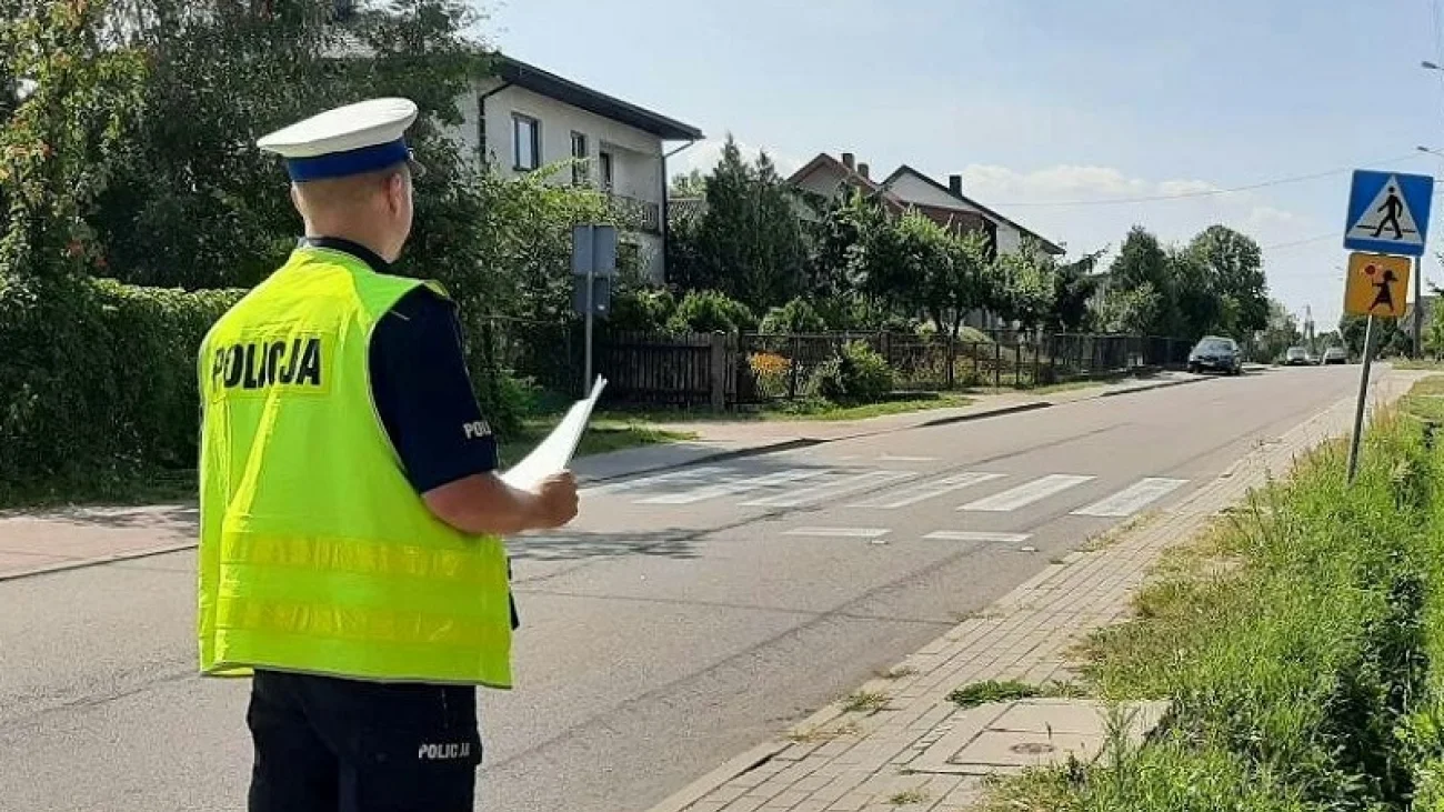 Pułtuska Policja sprawdza oznakowanie dróg wokół szkół i przedszkoli