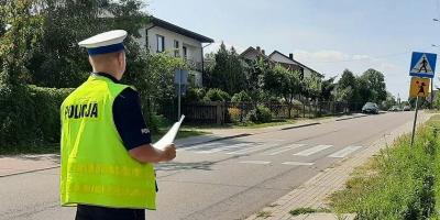 Pułtuska Policja sprawdza oznakowanie dróg wokół szkół i przedszkoli