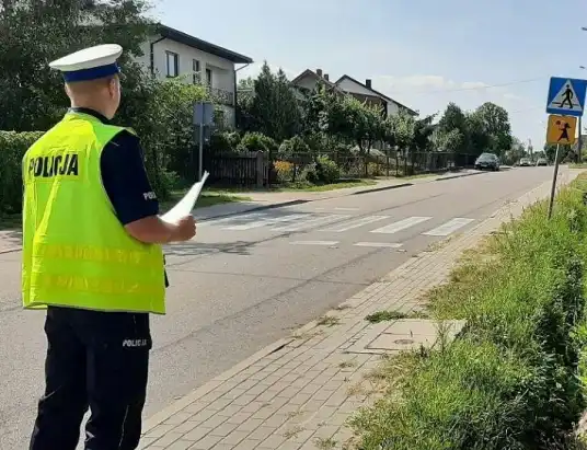 Pułtuska Policja sprawdza oznakowanie dróg wokół szkół i przedszkoli