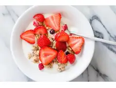 Porcja lekkich wiosennych zdrowych słodyczy 