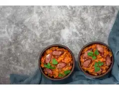 Bigos domowej roboty. Tradycyjny przepis na rozgrzewającą potrawę z kiszoną kapustą