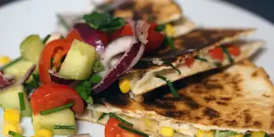 Przepis na dziś: zapiekane naleśniki z mięsem mielonym