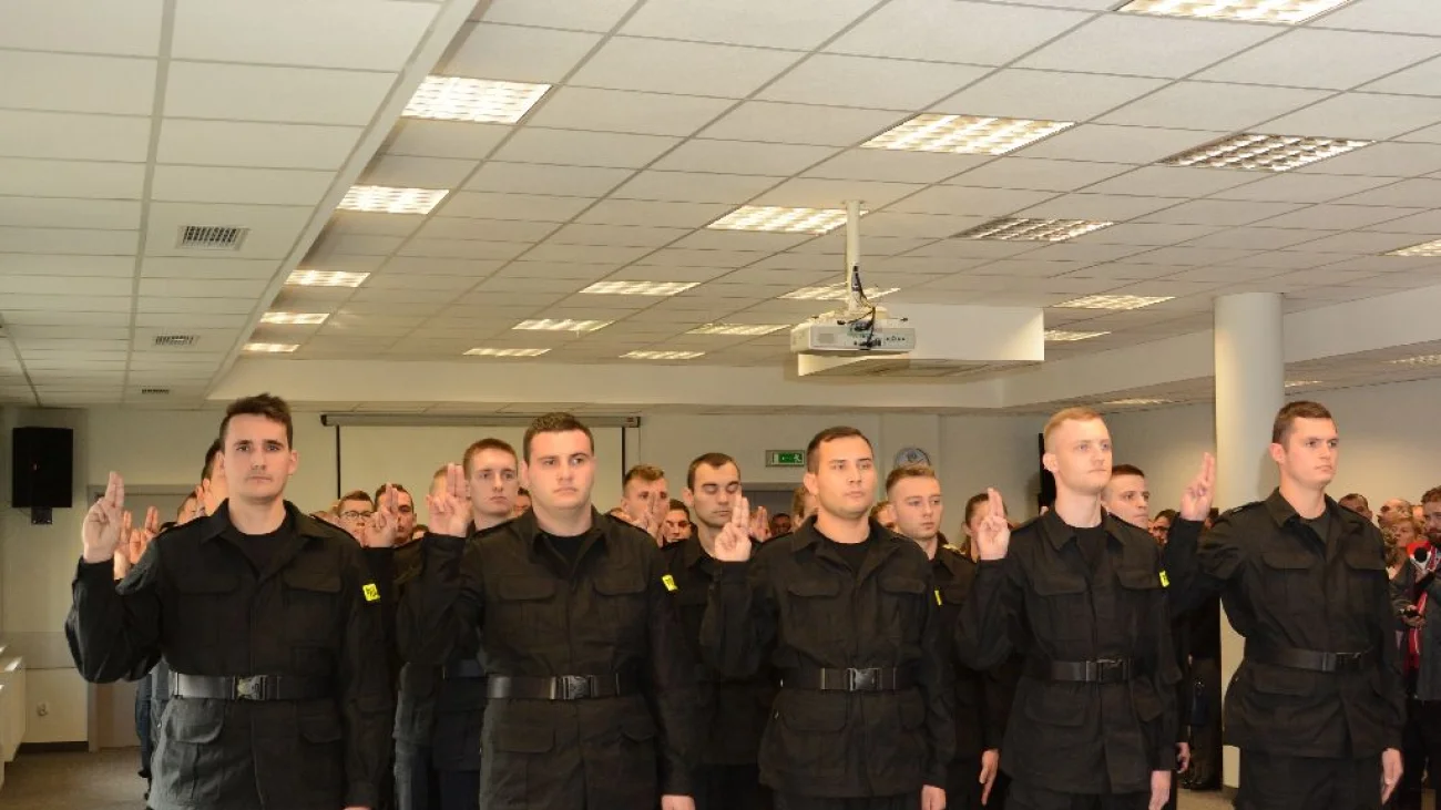 Dwóch nowych policjantów - po szkoleniu - zasili szeregi Pułtuskiej Policji