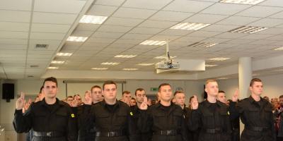 Dwóch nowych policjantów - po szkoleniu - zasili szeregi Pułtuskiej Policji