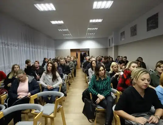 Spotkanie z rodzicami na temat narkotyków w Zespole Szkół w Golądkowie