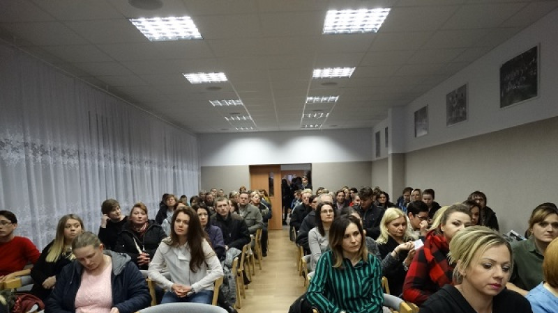 Spotkanie z rodzicami na temat narkotyków w Zespole Szkół w Golądkowie