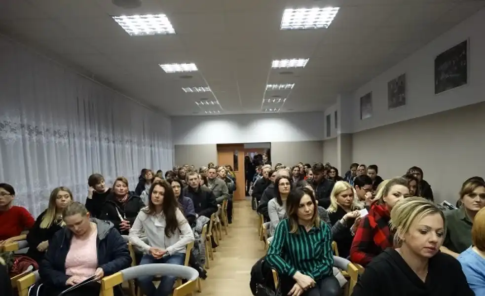 Spotkanie z rodzicami na temat narkotyków w Zespole Szkół w Golądkowie