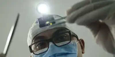  Dlaczego warto lakować zęby? Korzyści dla zdrowia jamy ustnej i estetyki uśmiechu.