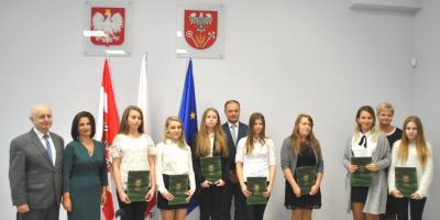 Starosta Pułtuski - Jan Zalewski wręczył stypendia pułtuskim uczniom