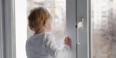 Jesienne przygody dziecka. Zabawy, które rozweselą malucha w listopadowe dni