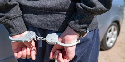 23-latek miał znęcać się nad matką. Zaatakował też pułtuskich policjantów