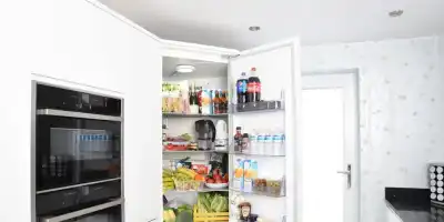 Dobra organizacja lodówki. Jak w prosty sposób wydłużyć jakość i smak jedzenia? 