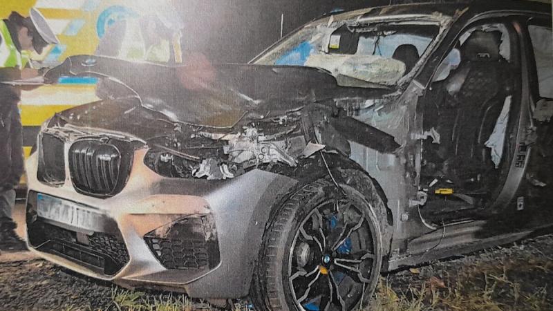 BMW zderzyło się z łosiem na DK61. Dwie młode osoby trafiły do szpitala