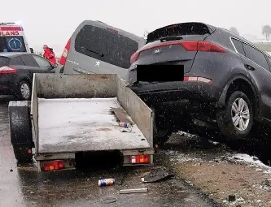 Wypadek w Obrytem, poszkodowanych dwóch kierowców