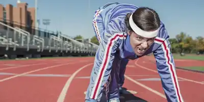 Jak bezpiecznie biegać w upalne dni?