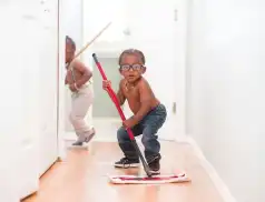 Jak poprawnie dbać o drewniane podłogi?