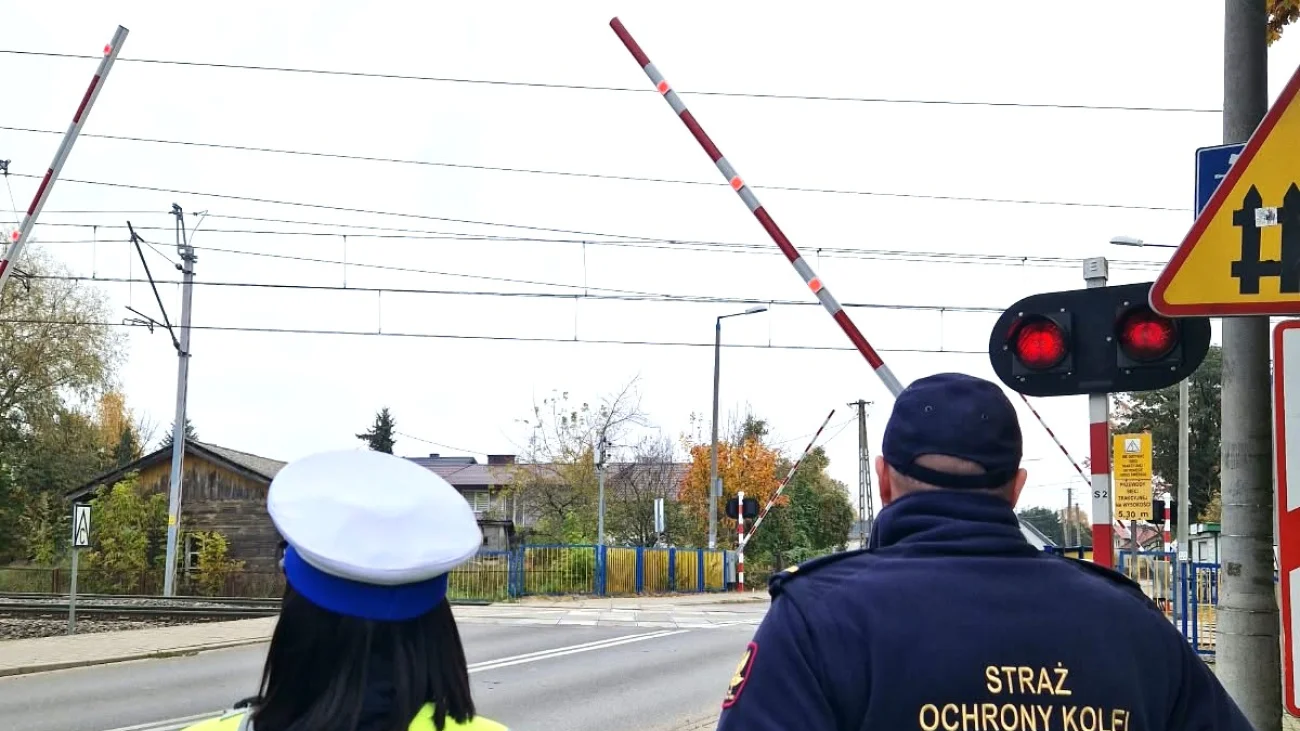 Policja i Straż Ochrony Kolei patrolują Świercze. Kontrolują przejazdy i rozdają odblaski