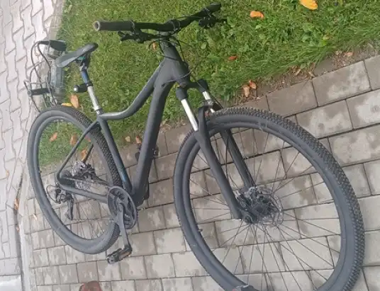 Ukradł rower i kosę spalinową, myślał że uniknie kary. Został zatrzymany z narkotykami