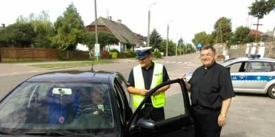 Pułtuscy policjanci prowadzili kontrole drogowe z księdzem