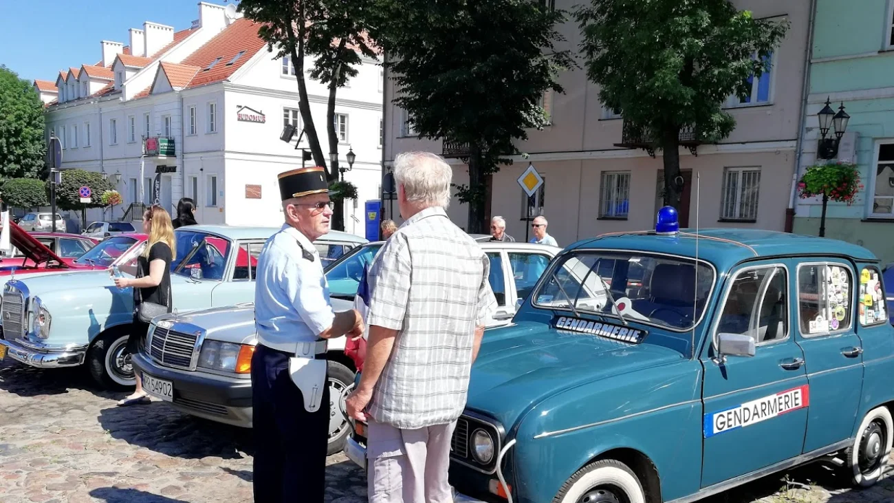 Klasyki nad Narwią 2018 za nami. Do Pułtuska przyjechały zabytki motoryzacji
