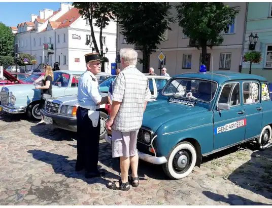Klasyki nad Narwią 2018 za nami. Do Pułtuska przyjechały zabytki motoryzacji