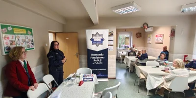 Jak nie stracić oszczędności przez oszustów? Pułtuscy policjanci i ZUS spotkali się z seniorami