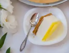 Piankowy sernik z mango