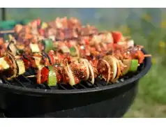 Szaszłyki z piekarnika z kurczakiem i boczkiem 