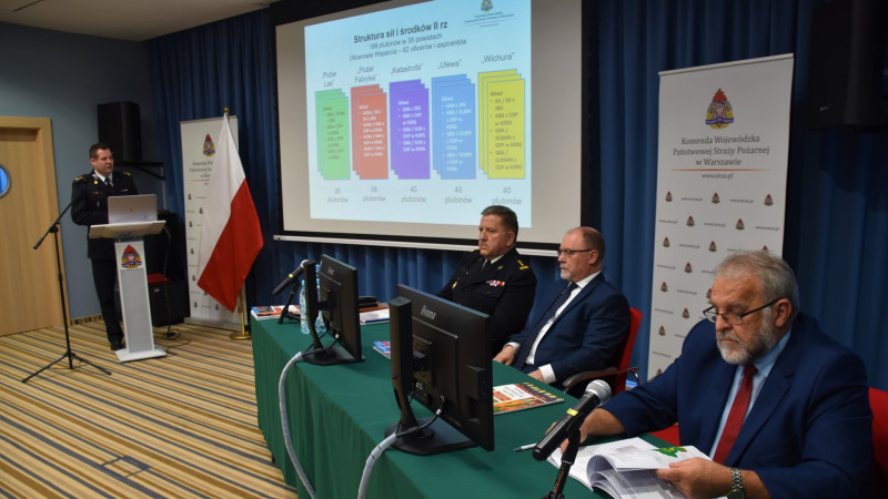 Dwóch strażaków z Pułtuska wyróżnionych honorowym tytułem Strażak Miesiąca podczas odprawy rocznej w Komendzie Wojewódzkiej PSP w Warszawie