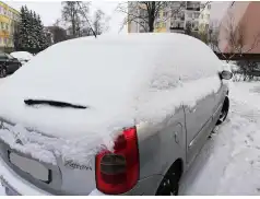 Za nieodśnieżony samochód możesz dostać mandat!
