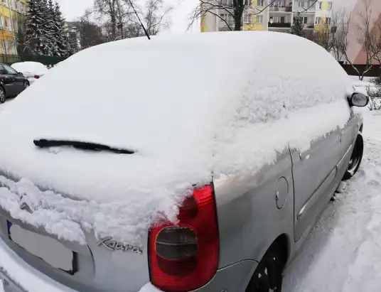 Za nieodśnieżony samochód możesz dostać mandat!