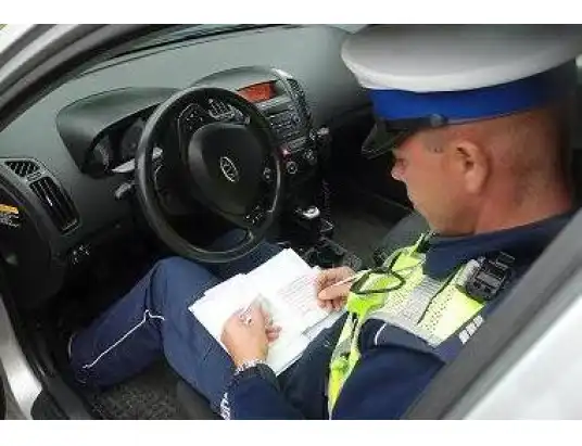 W ramach akcji Truck&Bus policjanci ukarali 16 kierujących mandatami