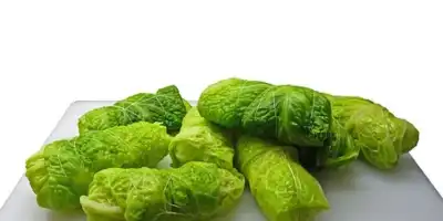 Gołąbki z kaszą gryczaną grzybami i sosem pieczarkowym