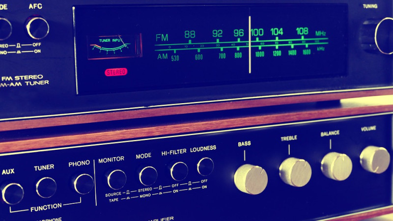 Radio w przestrzeni publicznej. Kiedy legalnie?