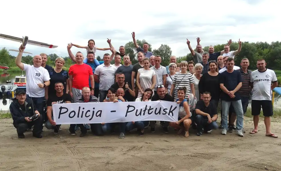 Różni w pracy, równi na boisku - Policjanci z Pułtuska rozegrali pierwszy mecz towarzyski