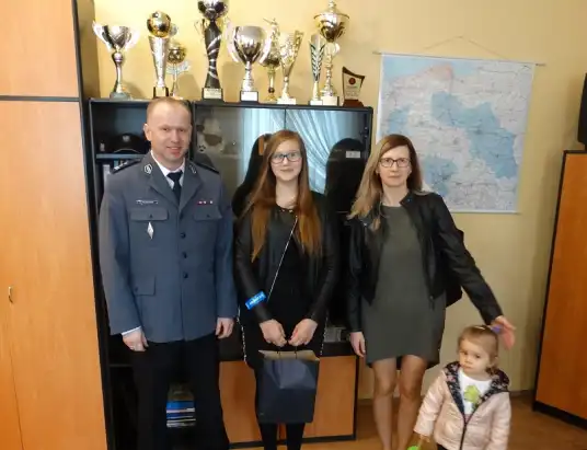 Julia z Topolnicy (gm. Zatory) najlepsza w konkursie wojewódzkim - 100 lat Policji.