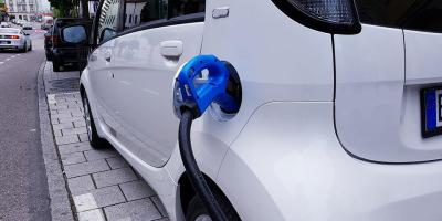 Stacja ładowania pojazdów elektrycznych w Pułtusku już działa