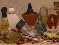 Ukradli perfumy z drogerii w Pułtusku, zarejestrowały ich kamery