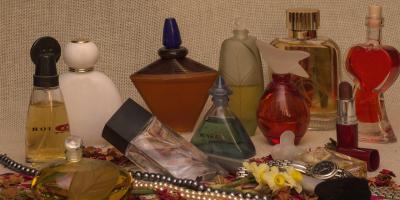 Ukradli perfumy z drogerii w Pułtusku, zarejestrowały ich kamery