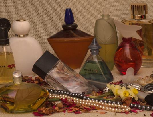 Ukradli perfumy z drogerii w Pułtusku, zarejestrowały ich kamery