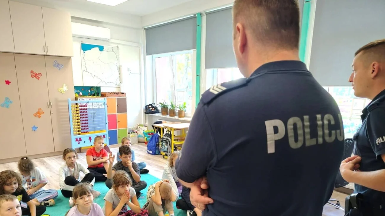 Policjanci odwiedzają szkoły w powiecie pułtuskim. Szczególna uwaga na hulajnogi
