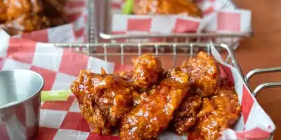 Chrupiące skrzydełka w miodzie