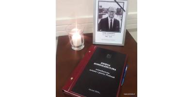 Mieszkańcy miasta i gminy Pułtusk mogą wpisać się do księgi kondolencyjnej.