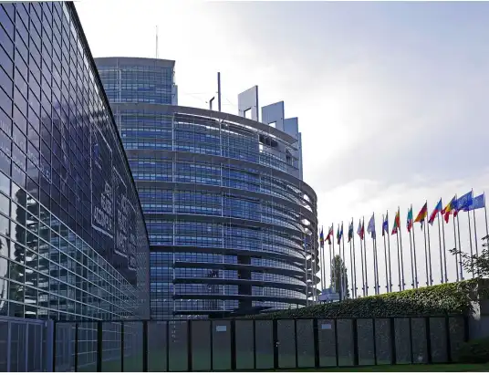 Oficjalna lista 52 polskich europarlamentarzystów