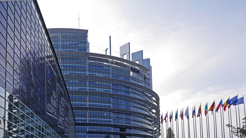 Oficjalna lista 52 polskich europarlamentarzystów