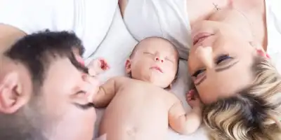 Kim są helikopterowi rodzice? ,,Dbając pozornie o dobro pociechy, trzymają ją pod kloszem bezpieczeństwa” 