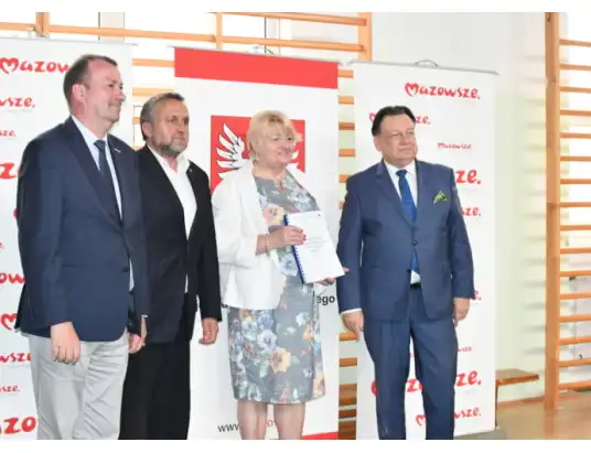 Marszałek Województwa Mazowieckiego wsparł zdalne nauczanie w pułtuskiej dwójce