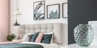 Sposoby na stylowe ułożenie narzuty na łóżko