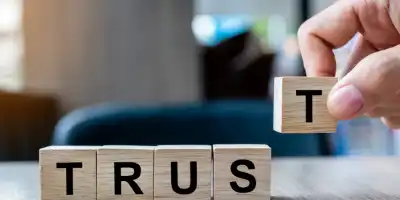 Bariera zaufania. Dlaczego niektóre znaki zodiaku częściej zamykają się w swoim świecie?